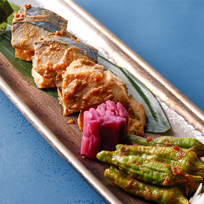 焼物盛り合わせ（鰆野菜味噌焼き、青唐、蓮根甘酢漬、芋から酢漬）