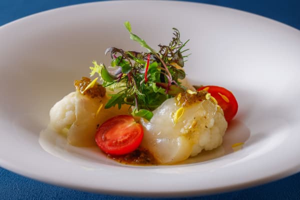 今月の一皿「真鯛のカルパッチョ チミチュリソース」