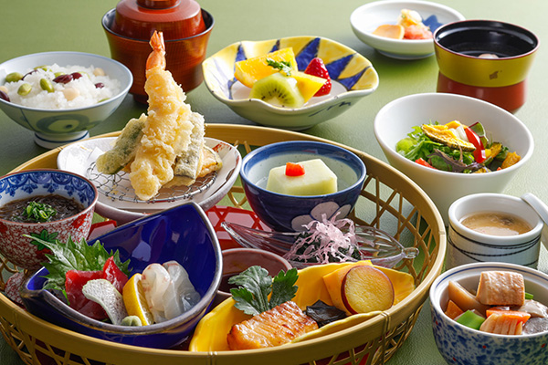 初夏の彩御膳　～紫陽花～