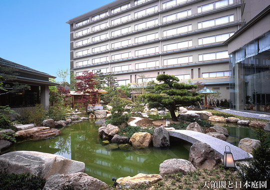 天領閣と日本庭園