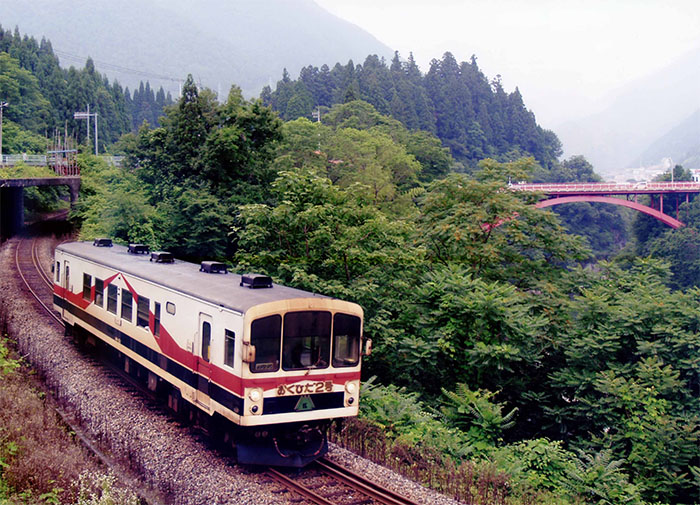 かつて鉱山の貨物輸送をになっていた神岡鉄道