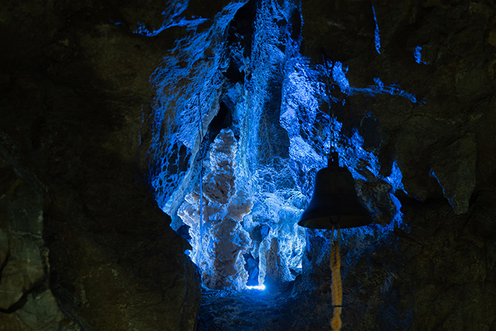 鍾乳洞の壮大な空間