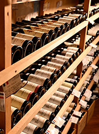 坂本酒店　7千本の地下ワインセラー