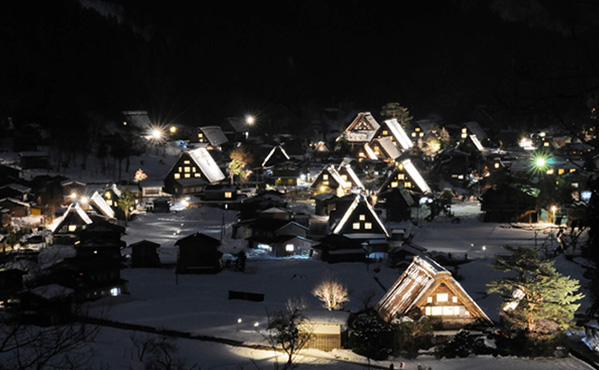 世界遺産白川郷雪のライトアップ