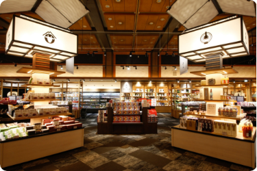 約7000点の品ぞろえ　飛騨物産館